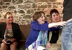 Angenehmer Sex tittenfick geil nach der Arbeit