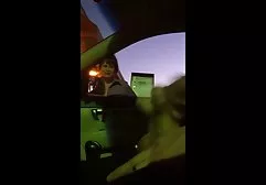 Junge Amateurin demonstriert kokett ihre tittenfick arschfick Fotze vor einer Webcam