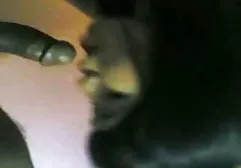 Die junge Brünette erlaubte einem lustvollen Mann, sich auf sie zu stürzen und zu ficken geiler busenfick