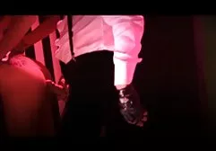 Sie möchte wirklich, dass ein starkes männliches Mitglied in ihren monstertittenfick Arsch eindringt