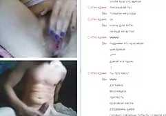 Zufriedene schwarze Hündin überflutete reichlich das Sperma-Gesicht mit einem bester tittenfick Haufen Schwänzen