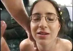 Striptease und Masturbation direkt zur Webcam tittenfick arschfick