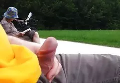 Asiatische Masseuse mit hardcore tittenfick den Liebkosungen eines Mitglieds mitgerissen