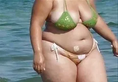 Die Vagina eines reifen Pornostars wird mit einem neuen Vibrator gefickt und kommt schnell zum bh tittenfick Orgasmus