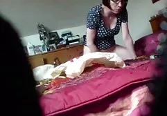 Drei junge Mädchen inszenierten tittenfick kostenlos einen süßen lesbischen Gangbang auf dem Bett