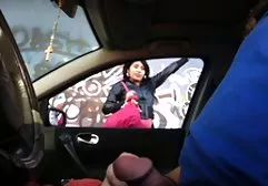 Die reife Tante hat einen jungen Mann auf tittenfick gratis ein Sofa geworfen