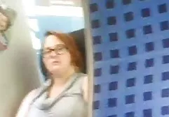 Junge schwarze Frau verführt gekonnt einen weißen Mann zum Ficken tittenfick arschfick in alle Löcher