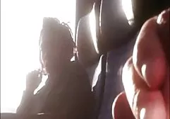 Schöne blonde Cums aus Analsex video tittenfick in den Händen eines sanften und liebevollen Mannes