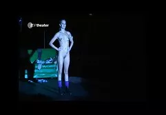 Vollbusige junge Brünette zeigt volle Ausschweifung vor schwarzer tittenfick der Webcam und Cums
