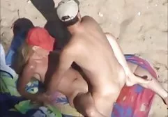 Die Schokoladenmuschi tittenfick geil der jungen schwarzen Frau bekommt einen Handjob aus nächster Nähe