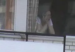 Junge Blondine brach schamlos in das Haus eines sexy tittenfick Nachbarn ein und forderte einen Fick in der Küche