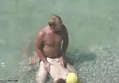 Das erste Mal, dass ein Paar versucht, in Pornovideos hardcore tittenfick mitzuspielen