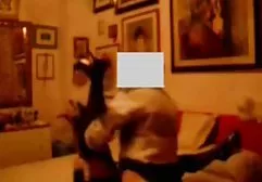 Böse reife Lesben binden verlegenes junges Mädchen und erniedrigen sie deutscher tittenfick sexuell