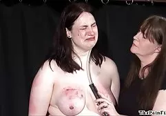 Die schwarzhäutige Mutter und ihre Tochter kommen mit Macht geiler tittenfick davon und haben einen neuen Freund