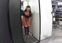 Die reife Schlampe wurde nach tittenfick video einem Lauf geil und hatte Sex mit der ersten Ecke