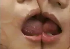 Junger schwarzer Verbrecher gezwungen, in der Kamera mit youporn tittenfick lustvollem Wärter zu ficken