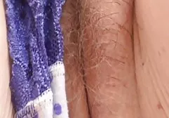Gefesselte junge Japanerin gezwungen, Muschi zu lecken und mit den Fingern tittenfickpornos zu reiben