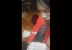 Zwei junge gina wild tittenfick Pornomodels teilen erfolgreich einen aufgeregten Phallus eines Mannes miteinander