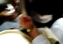 Man entblößt die Titten der reifen Blondine und fickt tittenfick mit großen titten sie hart auf der Couch