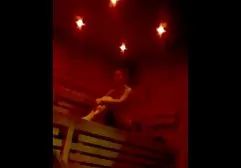 Der vollbusige reife Pornostar schlug hardcore tittenfick einen Typen mit Milch und fickte ihn eifrig im Bett