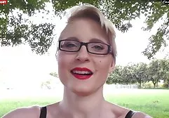 Das junge Mädchen wurde ein sexuelles Opfer eines lustvollen alten Mannes und fickt ebony tittenfick ihn