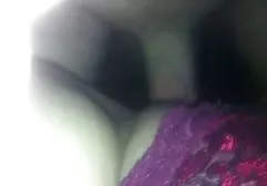 Junger Pornostar reitet einen engen Arsch auf youporn tittenfick einen fetten Schwanz