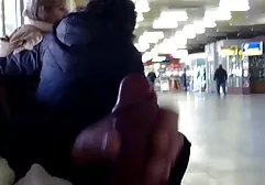 Vollbusige reife Hausfrau fickt einen coolen Kerl auf tittenfickvideo einem Stuhl