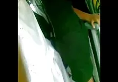 Die hd tittenfick haarige Brünette bläst in der Hocke, ohne dass ein Gummiband in der Hocke sitzt