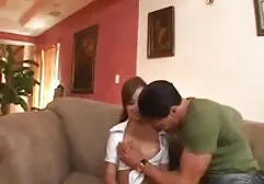 Sinnlicher Orgasmus einer jungen Kundin video tittenfick durch die Berührung einer Masseuse