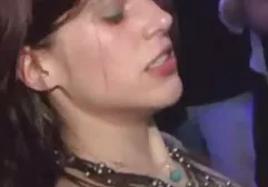 Mannes Schwanz bekommt sinnlichen Blowjob und Sperma super tittenfick im Mund der reifen Herrin
